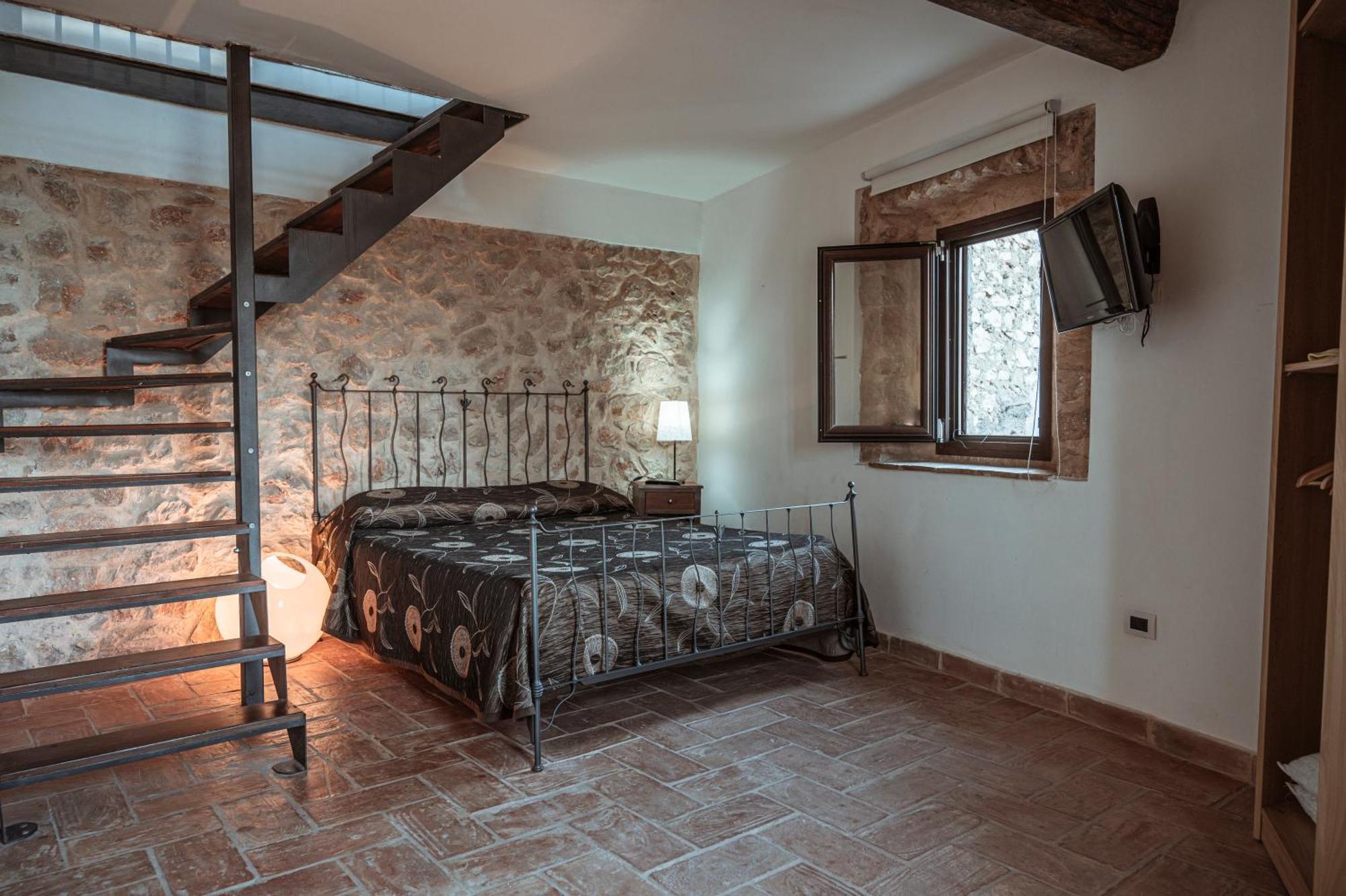 Locanda Persei Bed & Breakfast Prossedi Dış mekan fotoğraf