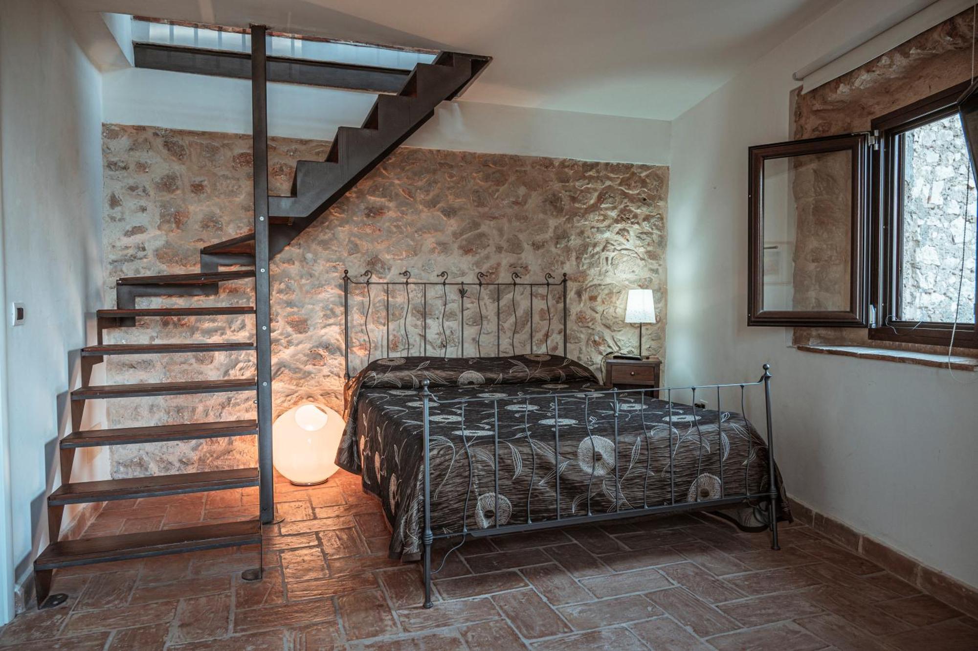 Locanda Persei Bed & Breakfast Prossedi Dış mekan fotoğraf