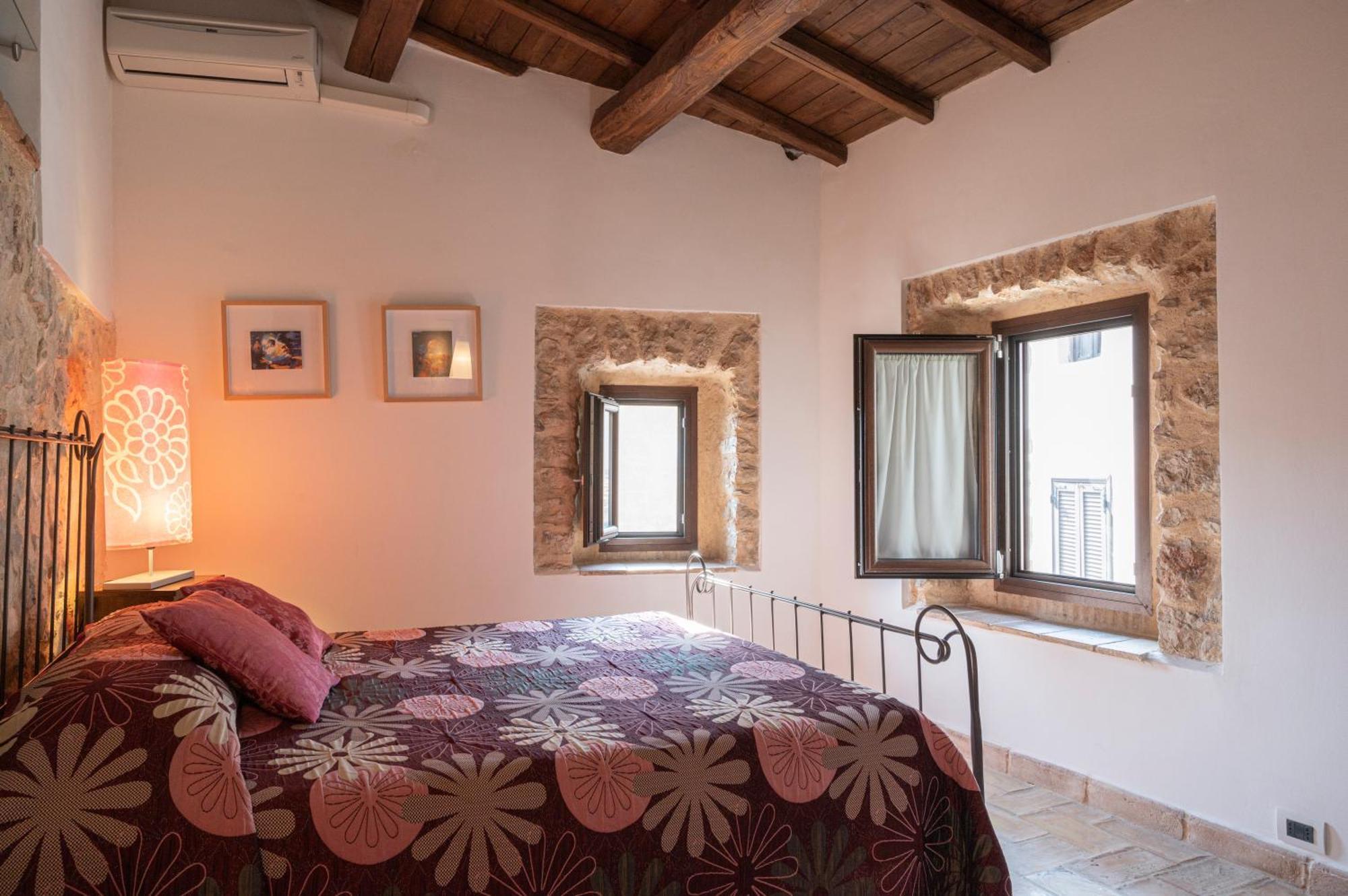 Locanda Persei Bed & Breakfast Prossedi Dış mekan fotoğraf