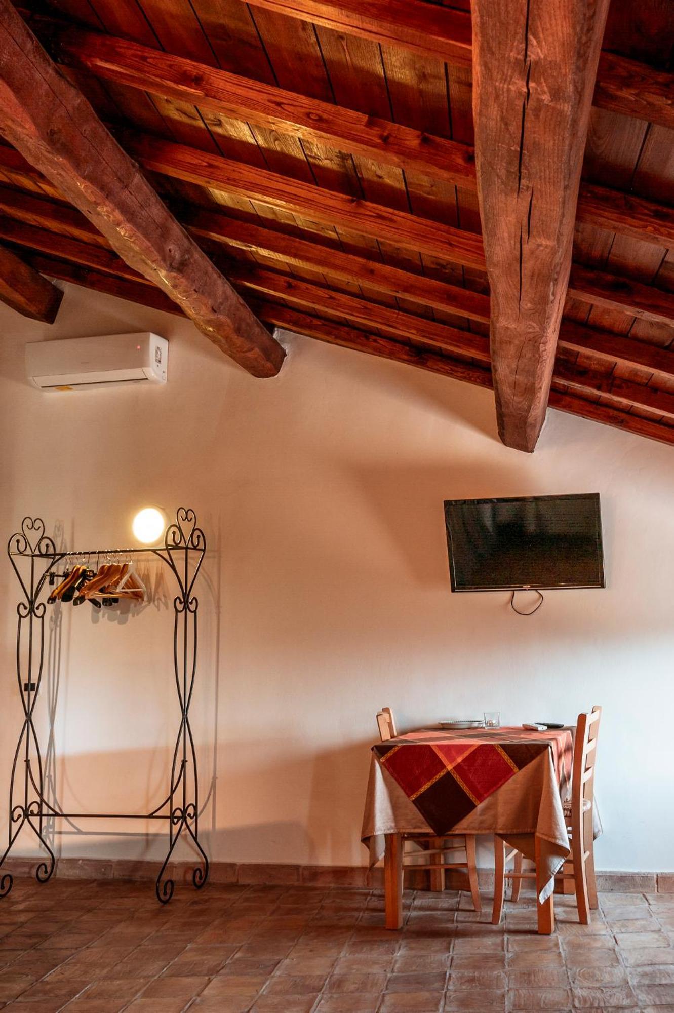 Locanda Persei Bed & Breakfast Prossedi Dış mekan fotoğraf